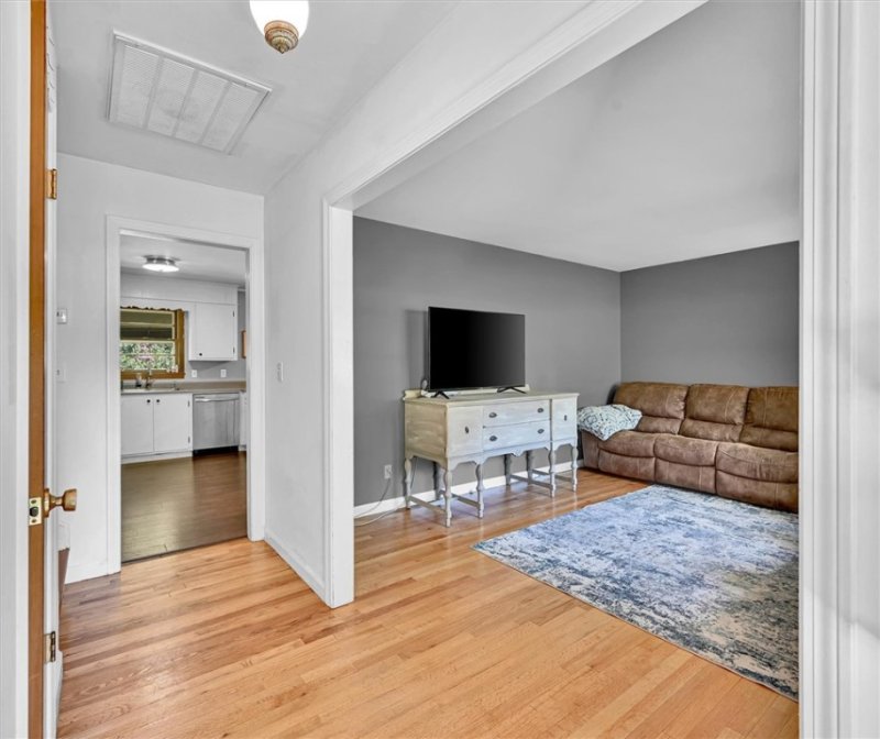 Property image 3 at 107 Meadow Lane, Liberty, SC 29657