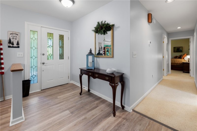 Property image 3 of 910 Chickasaw Drive in Chickasaw Point, Westminster, SC 29693