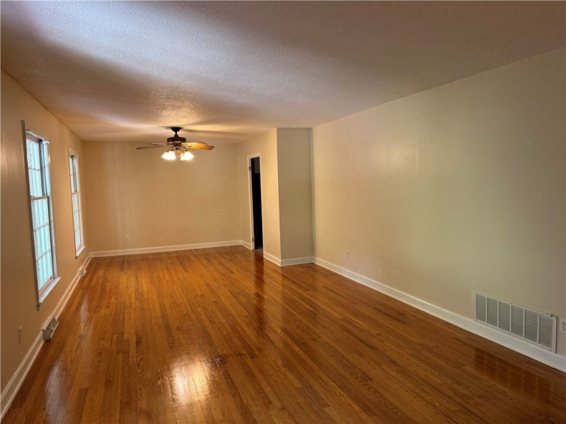 Property image 4 of 220 Camelot Road in Camelot, Clemson, SC 29631