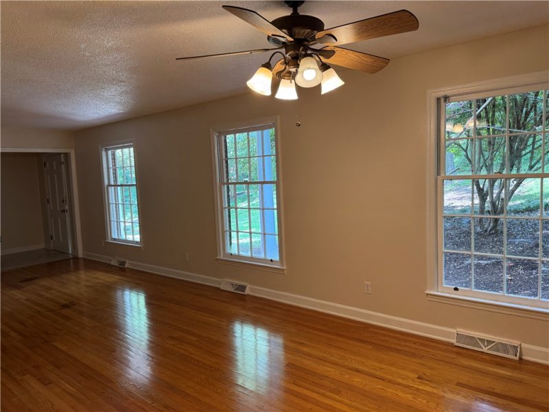 Property image 5 of 220 Camelot Road in Camelot, Clemson, SC 29631