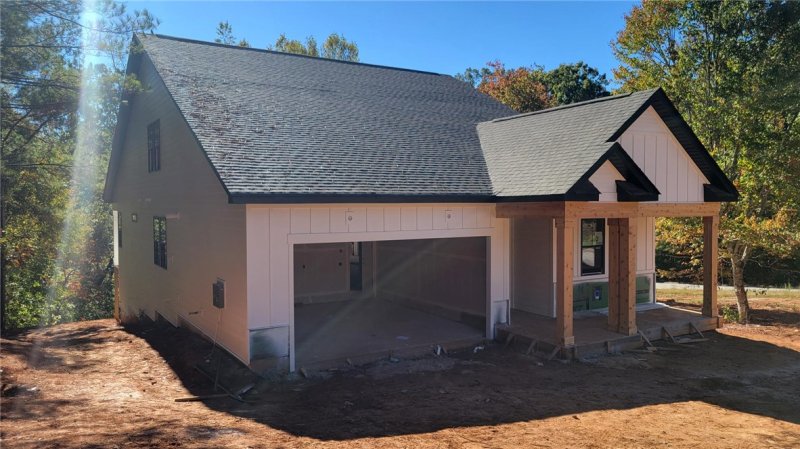 Property image 3 of 321 Stardust Lane in Moonlight Bay On Keowee, Seneca, SC 29672