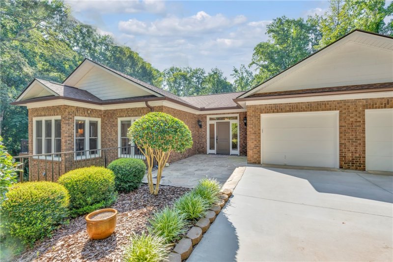 Property image 3 of 307 Fairway Drive in Club Ridge, Pickens, SC 29671