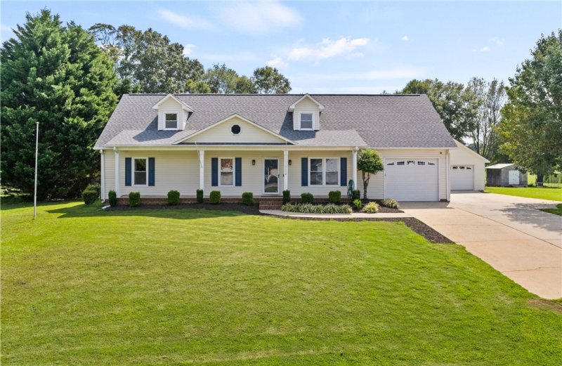 Martin Place, Williamston Community