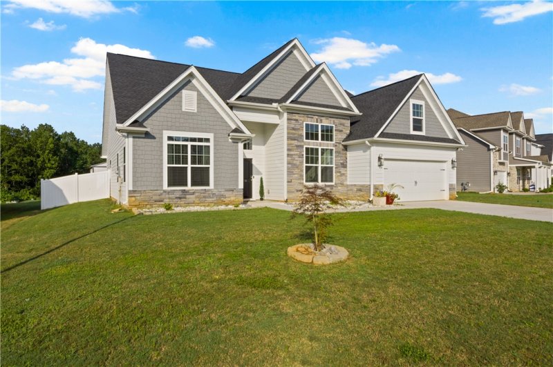 Property image 2 of 318 Carriage Hill Drive in Carriage Hill, Easley, SC 29642