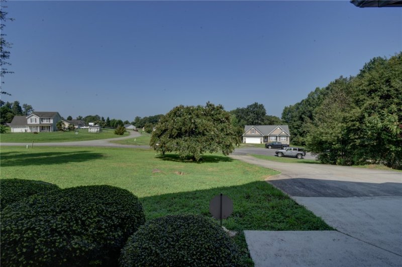 Property image 2 of 106 Havenshire Place in Crestland, Belton, SC 29627