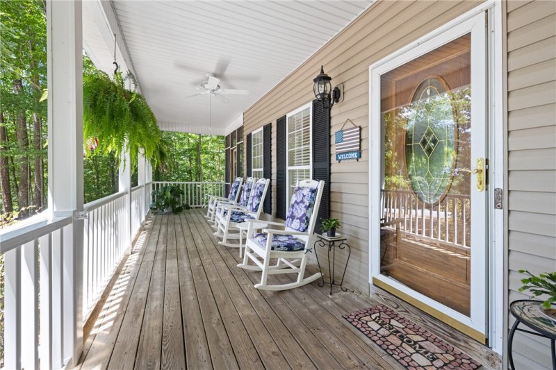 Property image 3 of 137 Indian Hills Drive in Chickasaw Point, Westminster, SC 29693