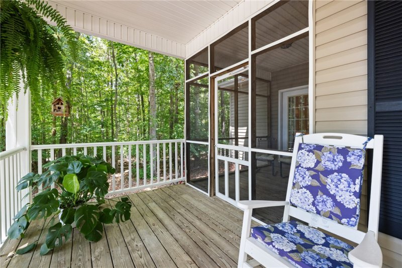 Property image 5 of 137 Indian Hills Drive in Chickasaw Point, Westminster, SC 29693