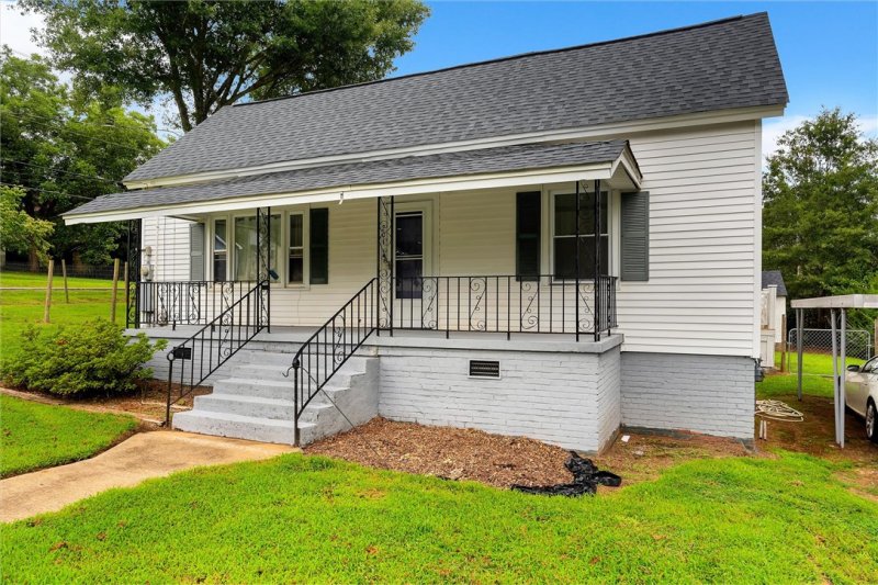 Property image 2 at 201 S 7th Street, Easley, SC 29640