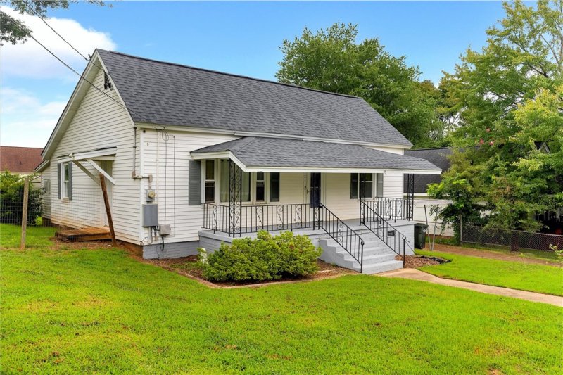 Property image 3 at 201 S 7th Street, Easley, SC 29640