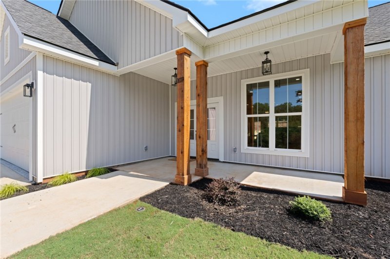 Property image 5 of 107 Mount Bay Drive in Foxwood Hills, Westminster, SC 29693