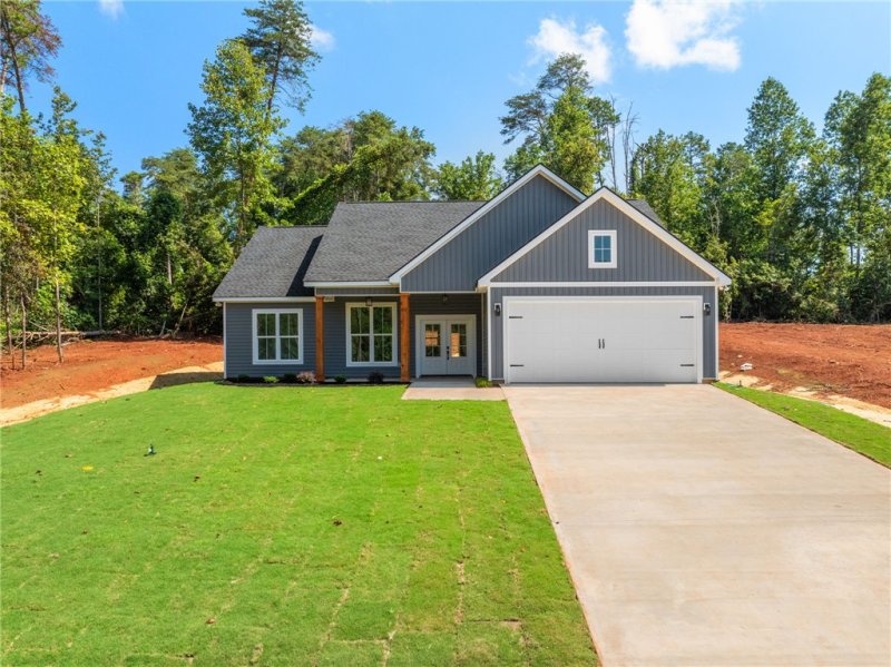 Property image 2 of 103 Mount Bay Drive in Foxwood Hills, Westminster, SC 29693