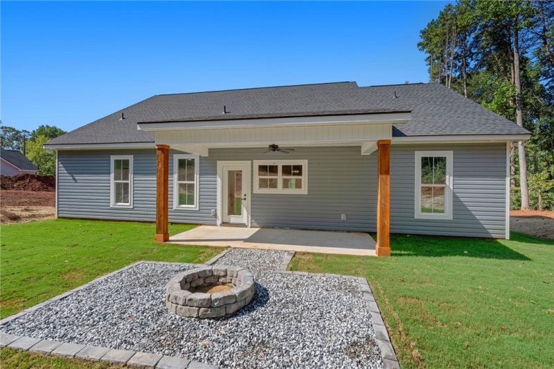 Property image 3 of 103 Mount Bay Drive in Foxwood Hills, Westminster, SC 29693