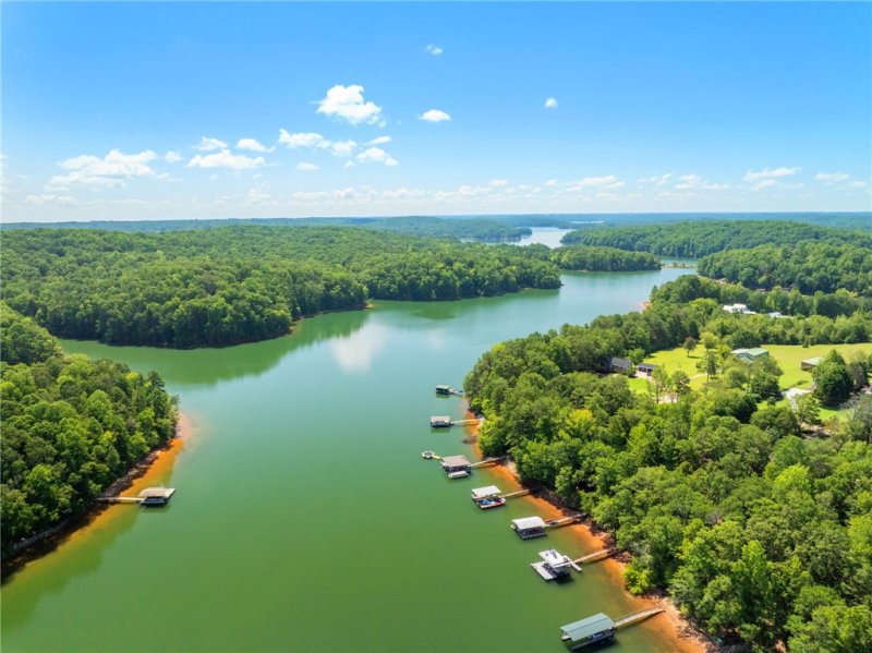 Property image 4 of 103 Mount Bay Drive in Foxwood Hills, Westminster, SC 29693