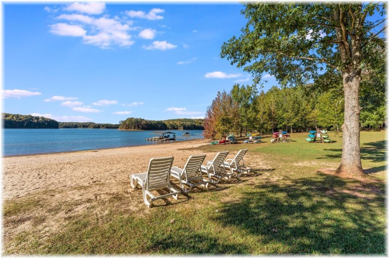 Property image 4 of 519 Chickasaw Point in Chickasaw Point, Westminster, SC 29693