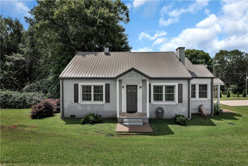 Enchanted Hills, Seneca Community