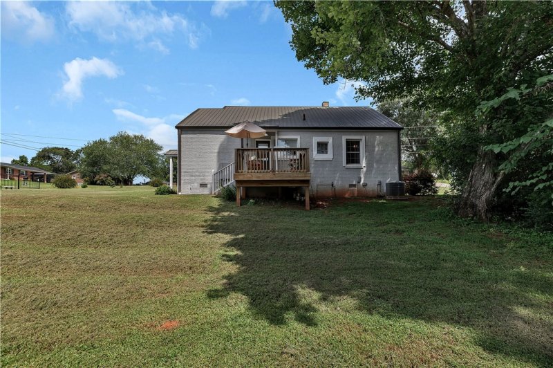 Property image 3 at 3076 Brookfield Drive, Seneca, SC 29672