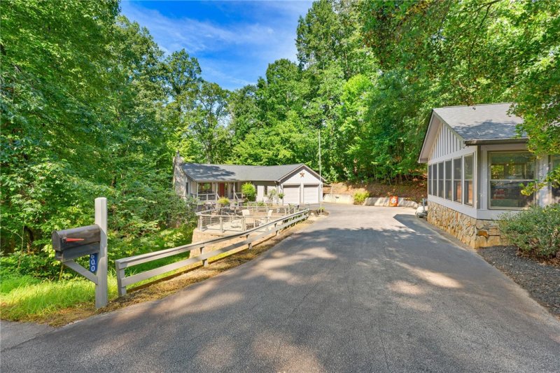 Property image 3 of 600 Point Road in Chickasaw Point, Westminster, SC 29693