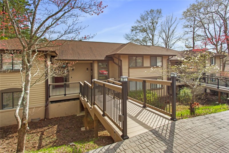 Property image 2 of 203 W Blue Heron Drive in Keowee Key, Salem, SC 29676