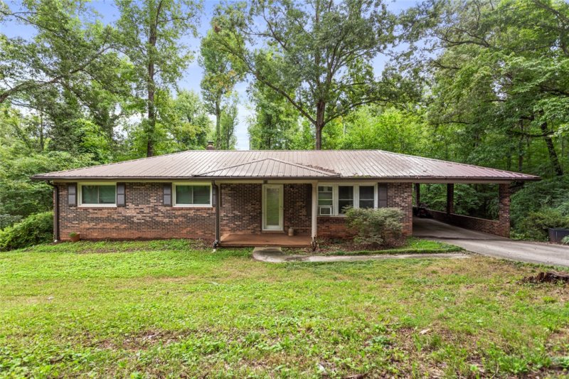 Property image 2 of 510 Sherwood Drive in Sherwood Forest, Seneca, SC 29678