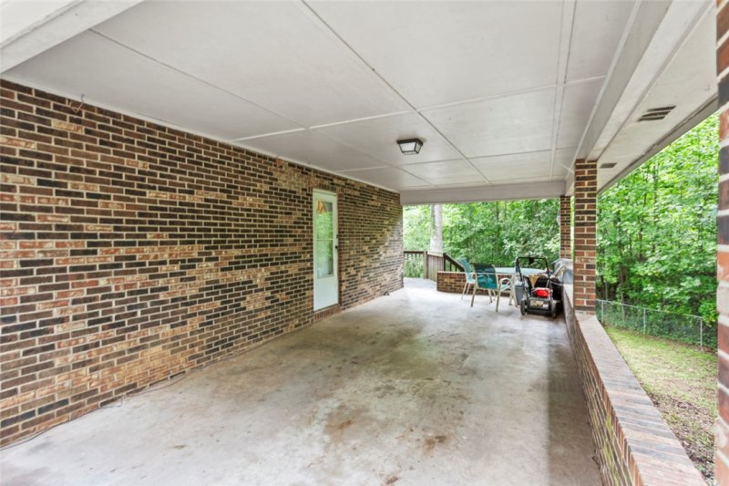 Property image 3 of 510 Sherwood Drive in Sherwood Forest, Seneca, SC 29678