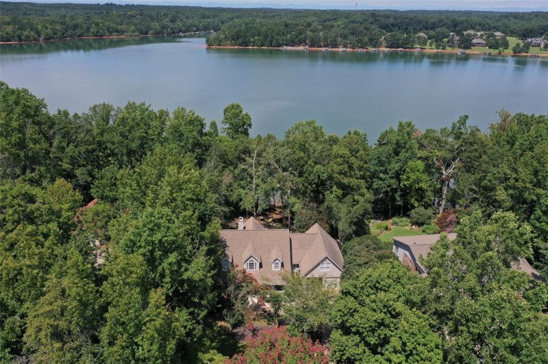 Hunters Trail, Anderson Community