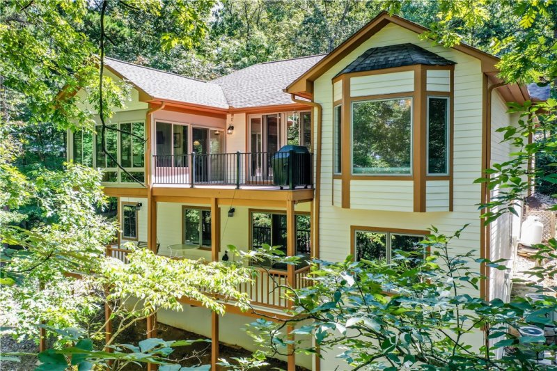 Property image 2 of 19 Passage Lane in Keowee Key, Salem, SC 29676