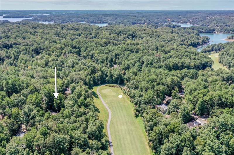 Property image 3 of 19 Passage Lane in Keowee Key, Salem, SC 29676