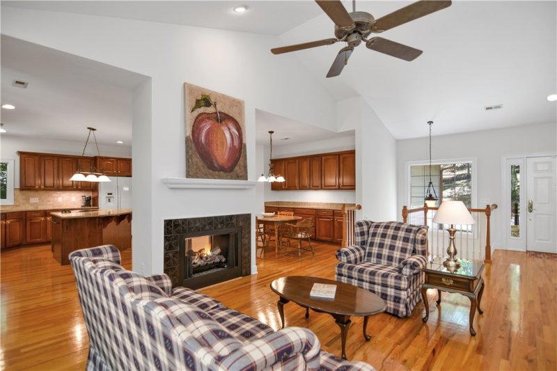 Property image 5 of 19 Passage Lane in Keowee Key, Salem, SC 29676