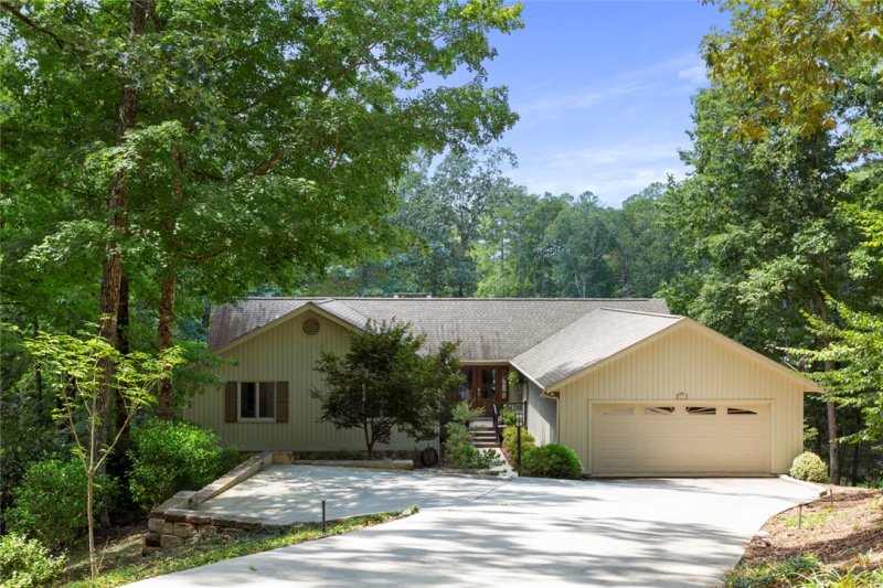 Property image 2 of 13 Passage Lane in Keowee Key, Salem, SC 29676