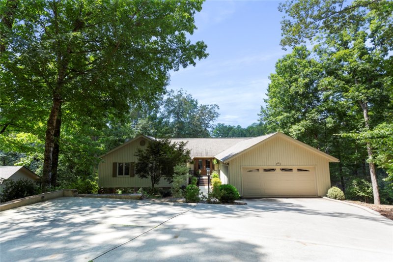 Property image 3 of 13 Passage Lane in Keowee Key, Salem, SC 29676