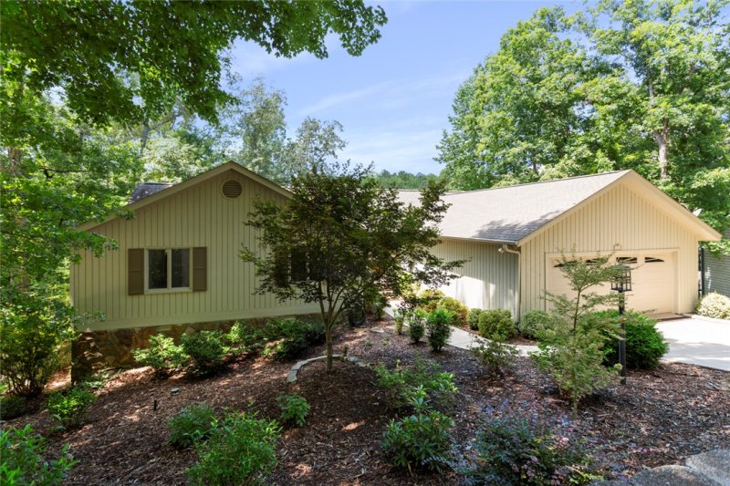 Property image 4 of 13 Passage Lane in Keowee Key, Salem, SC 29676