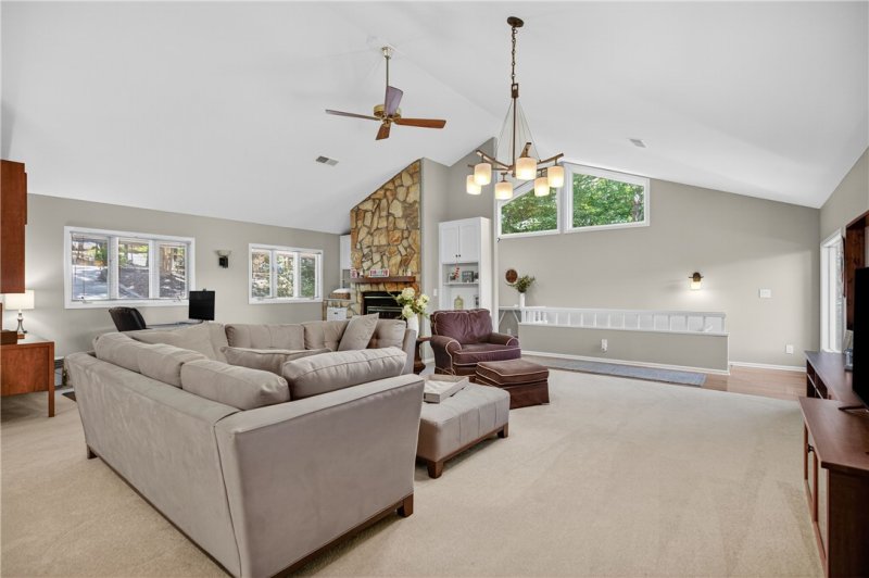 Property image 4 of 44 Channel Lane in Keowee Key, Salem, SC 29676