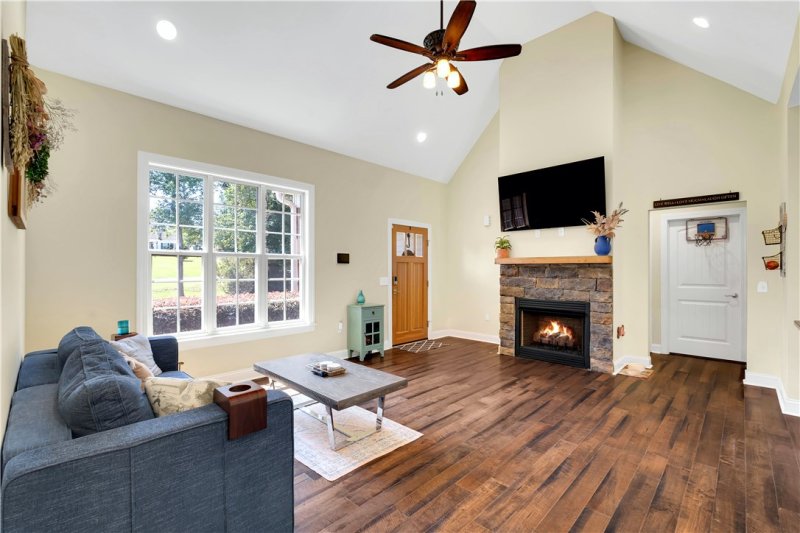 Property image 3 of 116 Ridgeland Drive in Edens Ridge, Six Mile, SC 29682