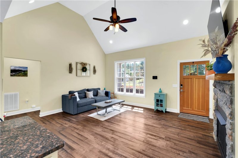 Property image 4 of 116 Ridgeland Drive in Edens Ridge, Six Mile, SC 29682