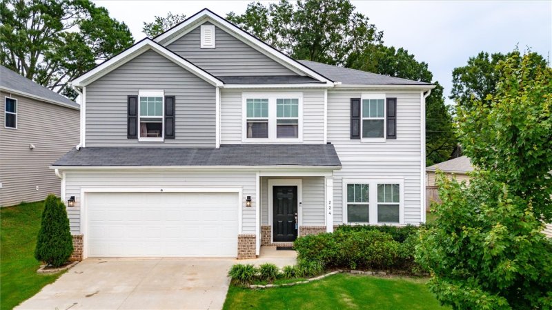 Property image 2 of 224 Walking Stick Way in Parkview Glen, Pelzer, SC 29669