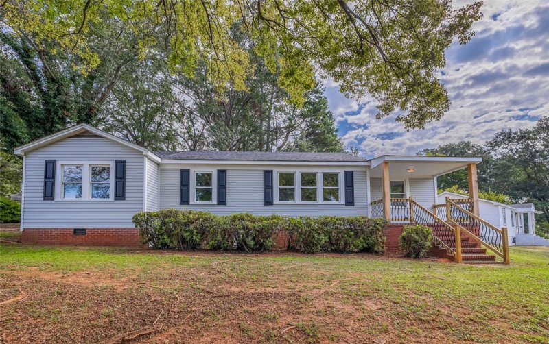 Property image 2 of 1046 Jackson Street in Evergreen Hills, Anderson, SC 29625