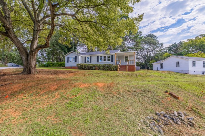 Property image 4 of 1046 Jackson Street in Evergreen Hills, Anderson, SC 29625