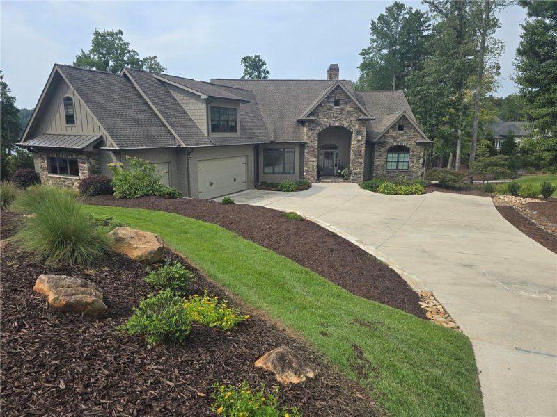 Property image 2 of 338 Mcalister Road in Peninsula Pointe South, West Union, SC 29696