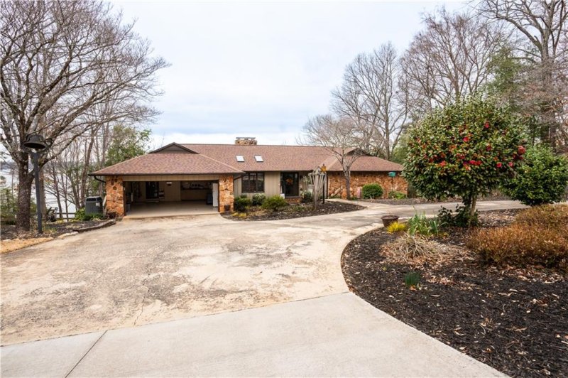 Property image 5 of 1214 Sunset Lane in Stone Creek Cov, Anderson, SC 29626