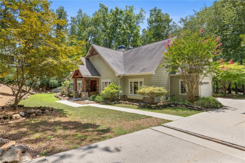 Property image 2 of 203 Hillview Drive in Waterford Pointe - Oconee, Seneca, SC 29672