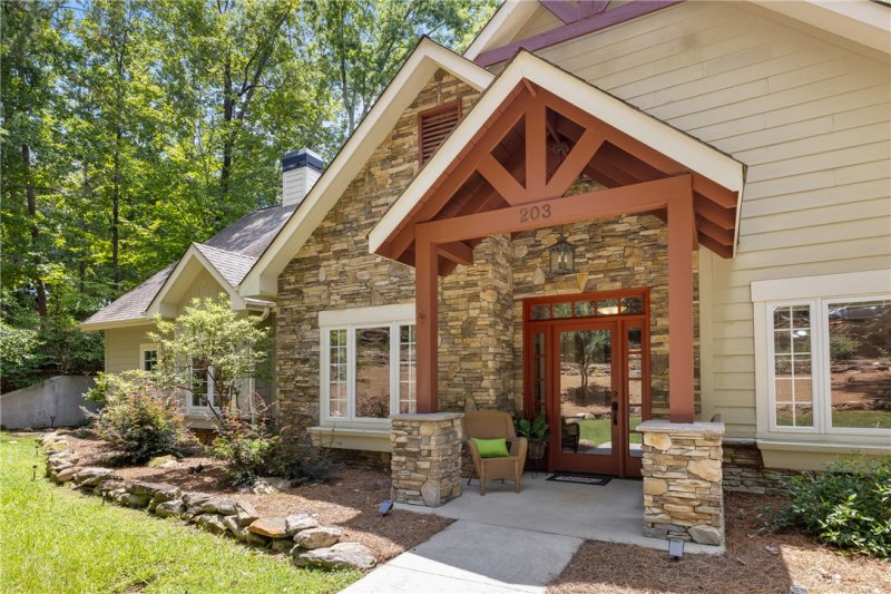 Property image 3 of 203 Hillview Drive in Waterford Pointe - Oconee, Seneca, SC 29672