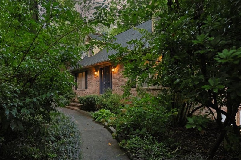 Property image 2 of 222 Camelot Road in Camelot, Clemson, SC 29631