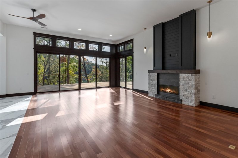 Property image 5 of 4014 Hardwood Pointe Drive in Peninsula Pointe North, West Union, SC 29696