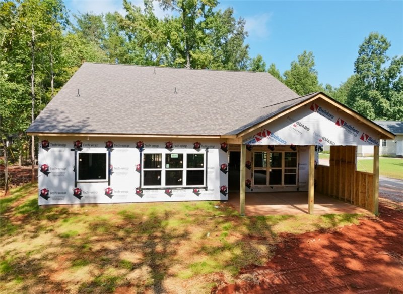 Property image 4 of 706 S Hogan Drive in Chickasaw Point, Westminster, SC 29693