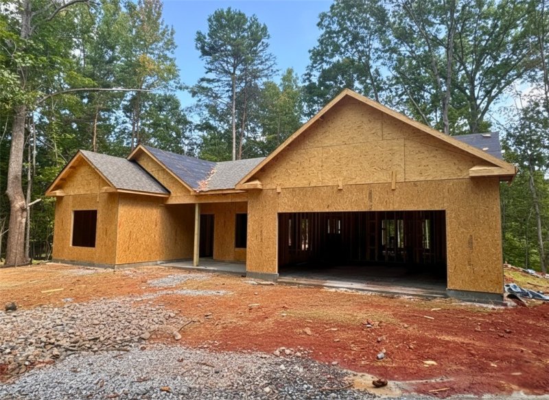 Property image 3 of 1012 E Laurel Drive in Chickasaw Point, Westminster, SC 29693