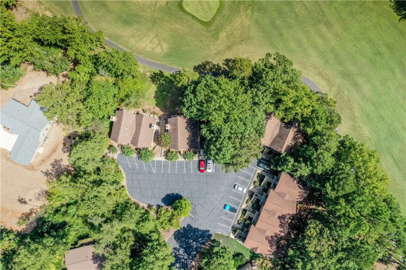 Property image 4 of 900 Captains Cove Court in Keowee Key, Salem, SC 29676