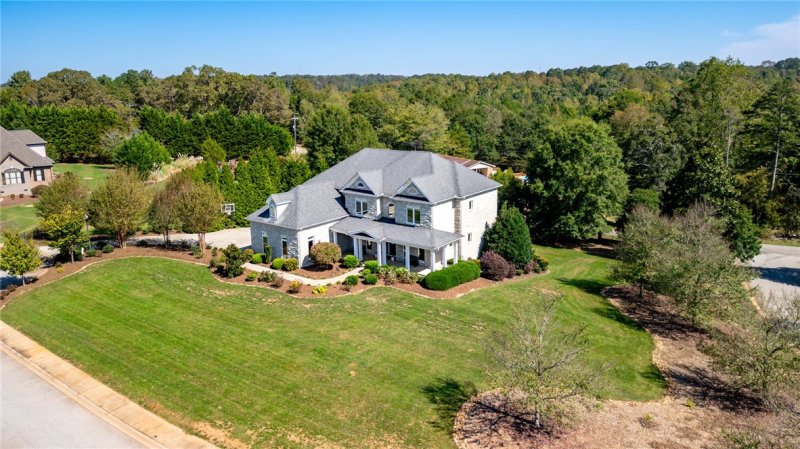 Property image 2 of 100 Bent Willow Way in Willow Ridge, Powdersville, SC 29642