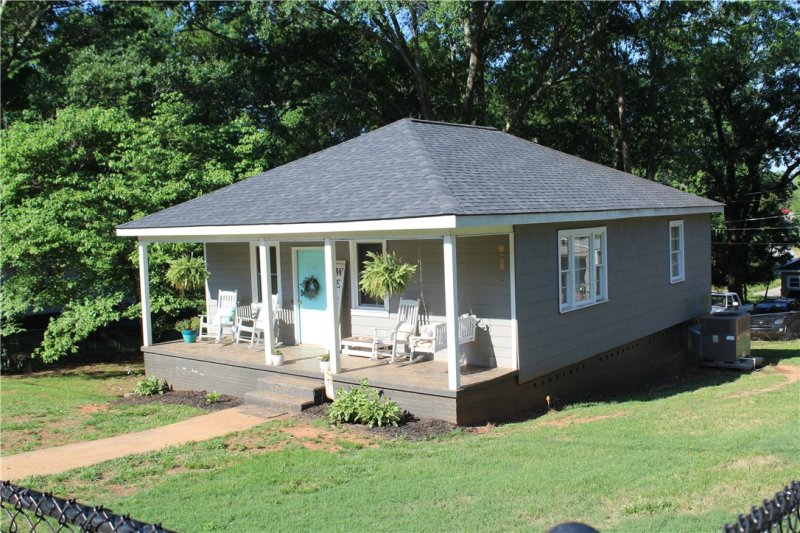 Property image 2 of 113 Ryan Street in Alice, Easley, SC 29640