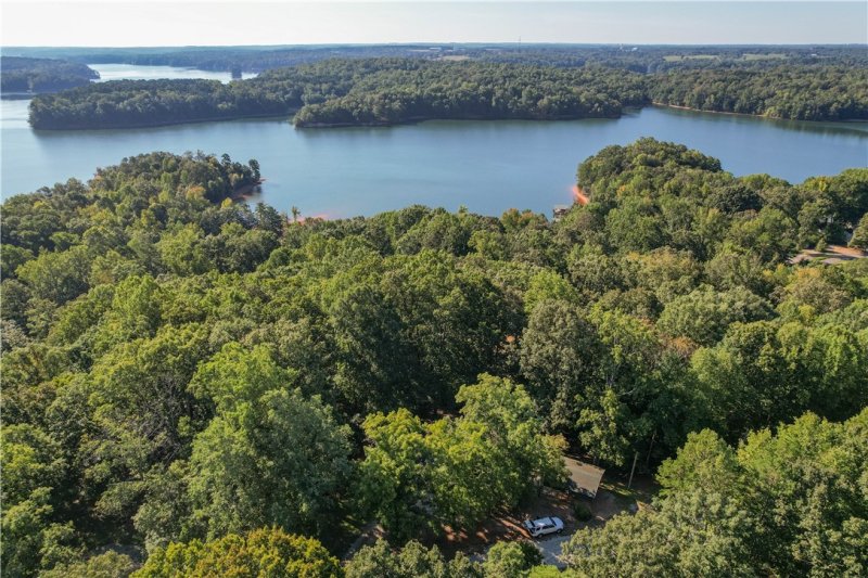 Property image 2 of 149 Hilltop Circle in Port Bass, Fair Play, SC 29643