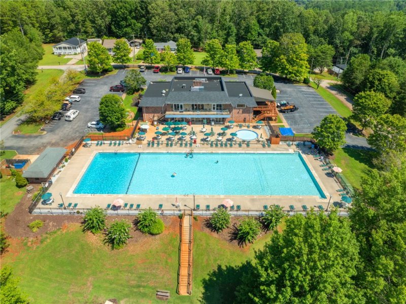 Property image 4 of 920 Canterbury Way in Foxwood Hills, Westminster, SC 29693